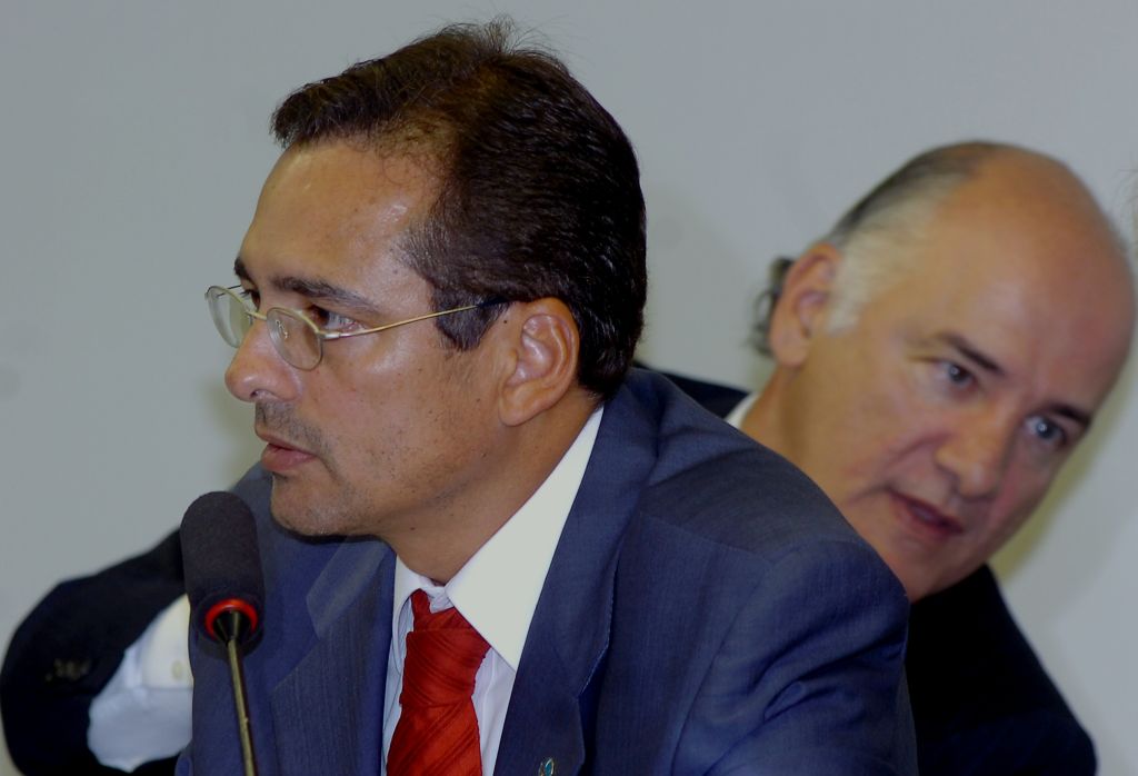 Os dados cobertos pelo sigilo coletados com autorização judicial e de conhecimento do Ministério Público Federal, em nenhum momento, incluiu ou revelou (sic) a participação da ministra Dilma Rousseff, do ex-ministro José Dirceu, do chefe-de-gabinete da Presidência da República, Gilberto Carvalho, do senador Heráclito Fortes (DEM-PI), do deputado ACM Júnior (DEM-BA), do ministro Roberto Mangabeira Unger na investigação da Satiagraha.Protógenes Queiroz, delegado da PF, negando ter investigado autoridades | José Cruz/ABr