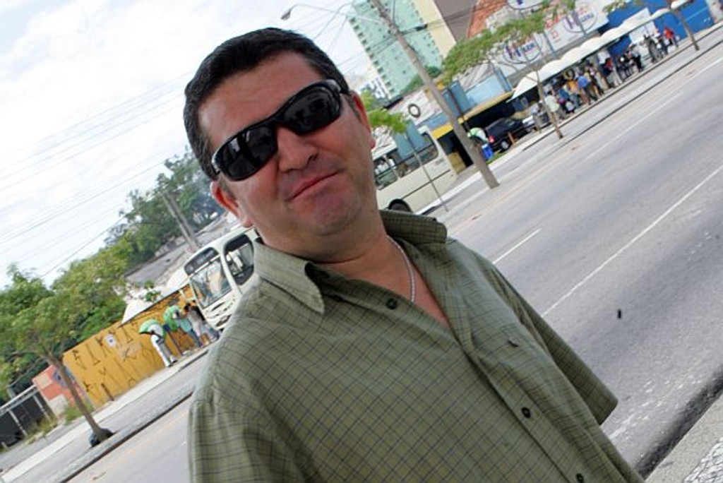 "Eu aplicaria o dinheiro para ter uma vida tranquila e decente. Colocaria o dinheiro para trabalhar para mim, mas não pararia de trabalhar porque penso que enquanto Deus dá vida e saúde ao homem ele tem de trabalhar." David Pereira de Vasconcelos, 65 anos, carpinteiro