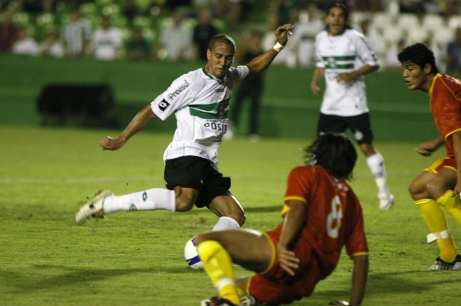 Hugo abriu o placar para o Coritiba e ganha confiança com o técnico Ivo Wortmann |
