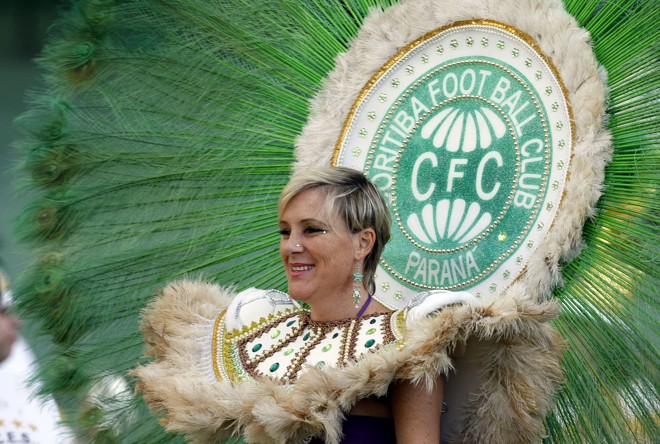 Antes do jogo começar, a Acadêmicos da Realeza deu uma mostra do enredo que deu o título do carnaval à escola | 