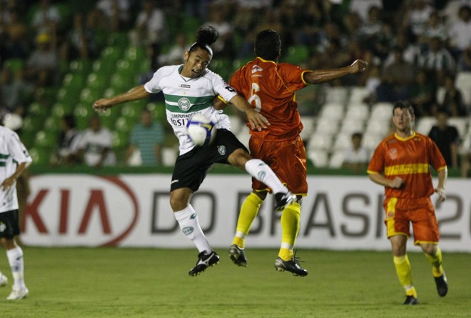 Jogo foi tranquilo para o Coritiba, que teve a boa participação de todos os jogadores, inclusive Carlinhos Paraíba |