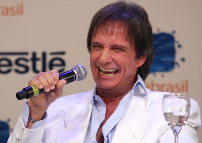Roberto Carlos fala com a imprensa na tarde de segunda-feira (23) no Itaú Cultural, em São Paulo | Daigo Oliva/G1.com.br/Reprodução
