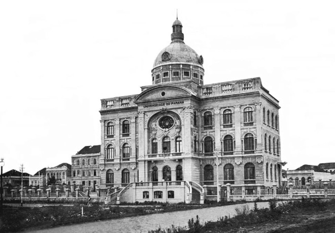 Prédio da Universidade do Paraná, em 1918 |