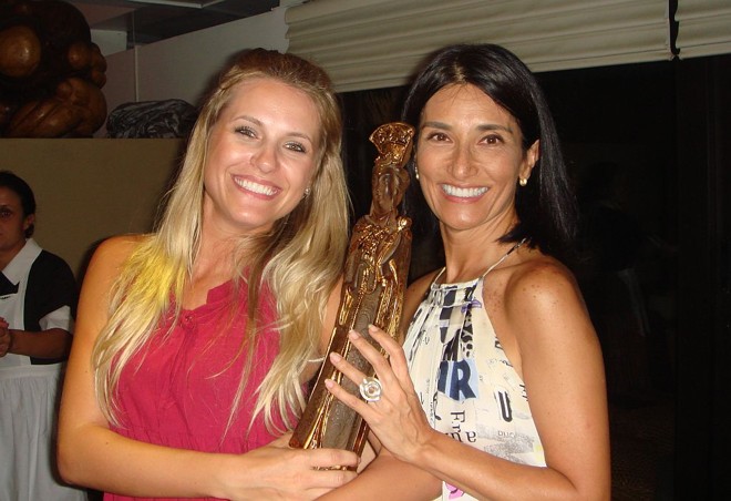 A arquiteta Maylin Ling (à dir.), que comemorou aniversário no último fim de semana, com Ana Vanin, fotógrafa e modelo que acaba de chegar de temporada de um ano na Tailândia junto com seu noivo e também modelo Leandro Ling (sobrinho de Maylin). | 