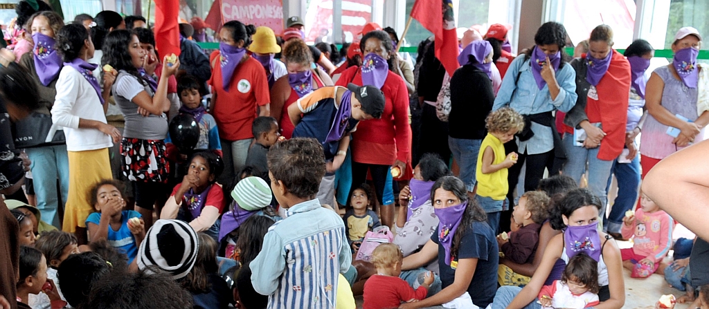 Mulheres ocupam sede do Ministério da Agricultura, em Brasília: dia de protestos a favor da reforma agrária teve manifestações em quatro estados Paraná, São Paulo, Espírito Santo, Rio Grande do Sul e no Distrito Federal | Roosewelt Pinheiro/ABr