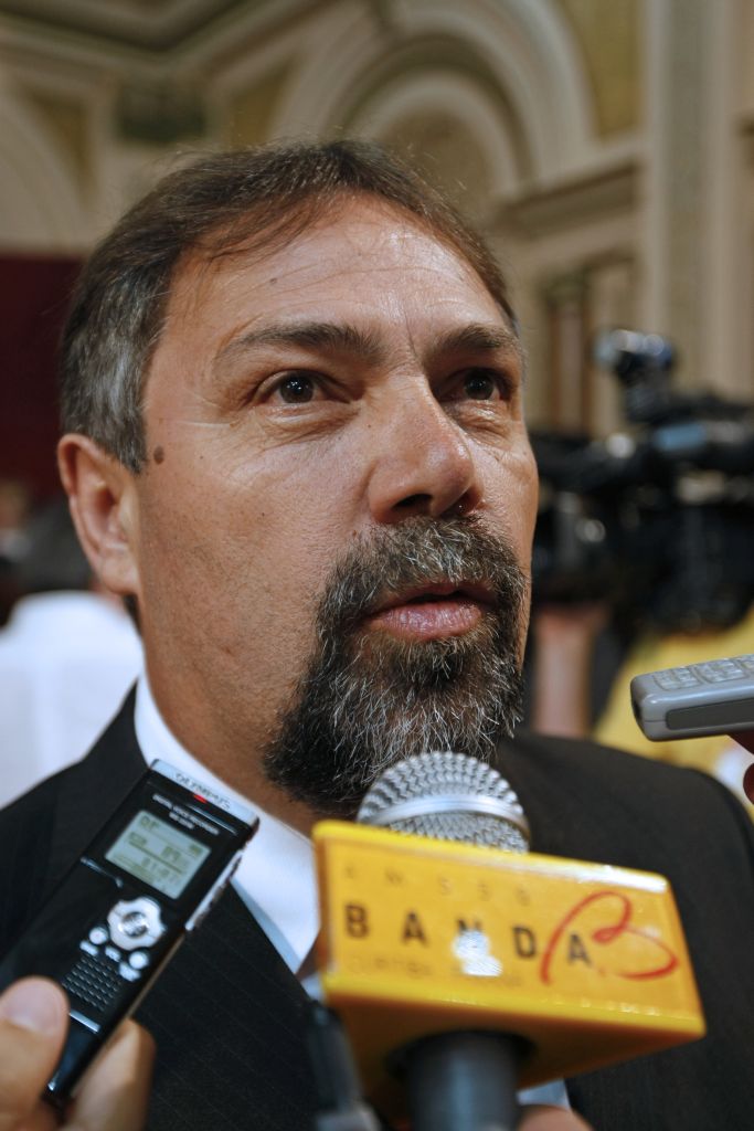 Cabe agora ao Ministério Público averiguar a legalidade ou não do que está ocorrendo e mostrar qual o crime eu cometi por esses contratos envolverem parentes meus.João Cláudio Derosso(PSDB), presidente da Câmara de Curitiba, cujos parentes são donos de uma empresa beneficiada pela prorrogação de um contrato com a prefeitura | Antônio Costa/Gazeta do Povo