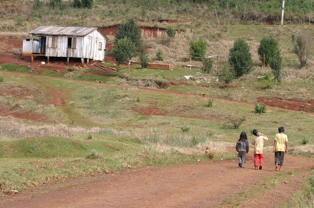 Rio das Cobras, em Nova Laranjeira: comunidade estaria sem assistência oficial | Henry Milleo/Gazeta do Povo