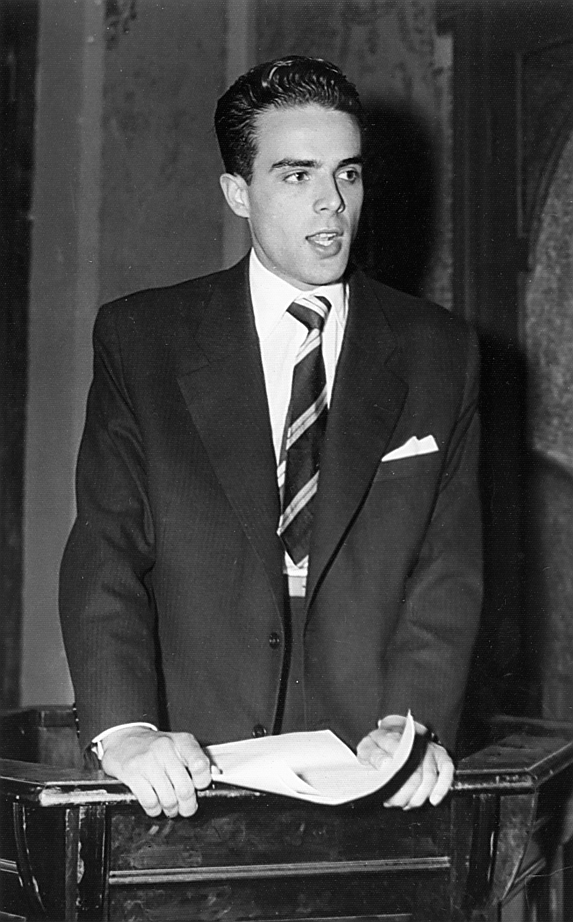 O advogado, ocupando uma tribuna de defesa na Justiça |