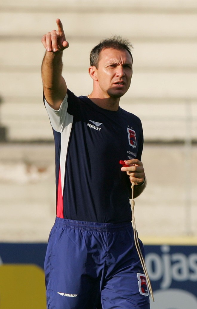 Velloso reclamou da decisão, mas, afirmou que o tricolor tem plenas condições de brigar pelo título | Daniel Castellano / Gazeta do Povo