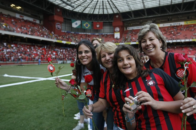 Mulheres que foram à Arena receberam uma homenagem do Atlético pelo dia Internacional das Mulheres | 