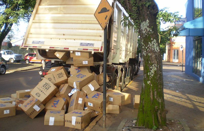 A Polícia Federal apreende 650 caixas de cigarros contrabandeados na região de Cascavel | Divulgação/Polícia Federal