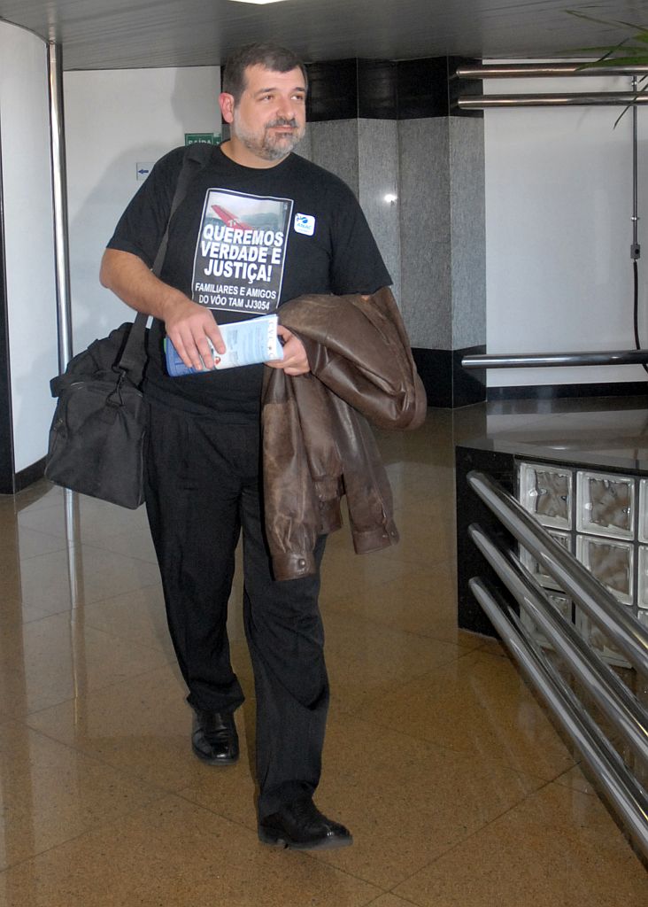 Há parentes que, depois da tragédia, se recusam a viajar de avião. Estamos firmes na esperança e na cobrança. Nossa luta é para que outras famílias não tenham de passar pela mesma dor que nós. Dario Scott, presidente da Associação dos Familiares das Vítimas da TAM (Favitam) | Antonio Cruz/ABr