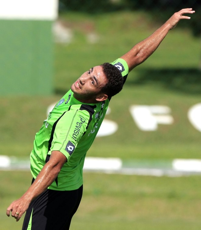 Rodrigo Mancha tem contrato com o Coritiba até 11 de julho. Se jogar pelo clube no Brasileiro, termina o ano fora da elite | Daniel Derevecki/Gazeta do Povo