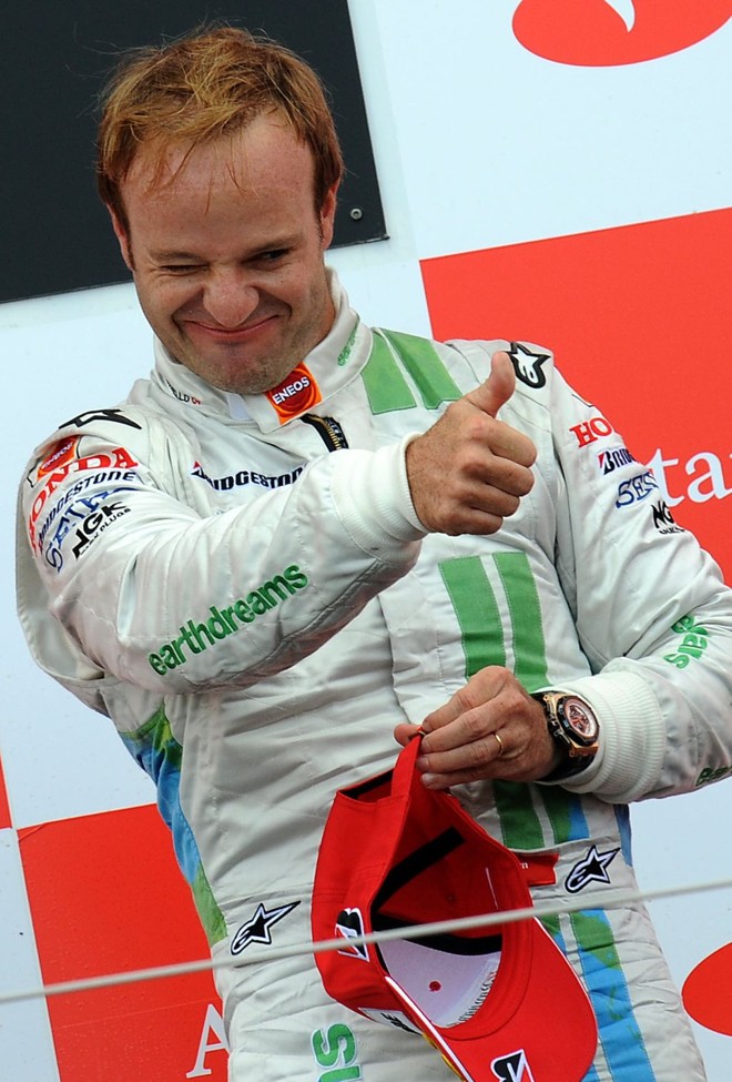 Rubinho de volta ao pódio, em Silverstone, no ano passado, ... | Bertrand Guay/AFP