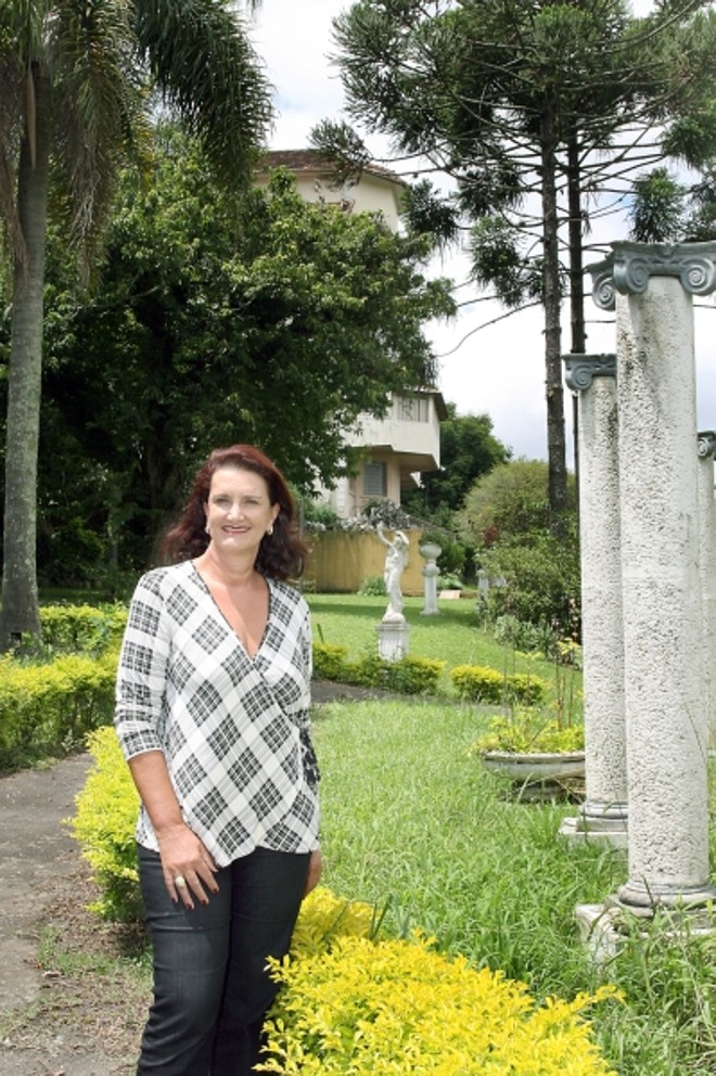 Marina Nessi, diretora da Casa Cor Paraná, no espaço que vai sediar a mostra a partir de junho, o Asilo São Vicente de Paulo | 