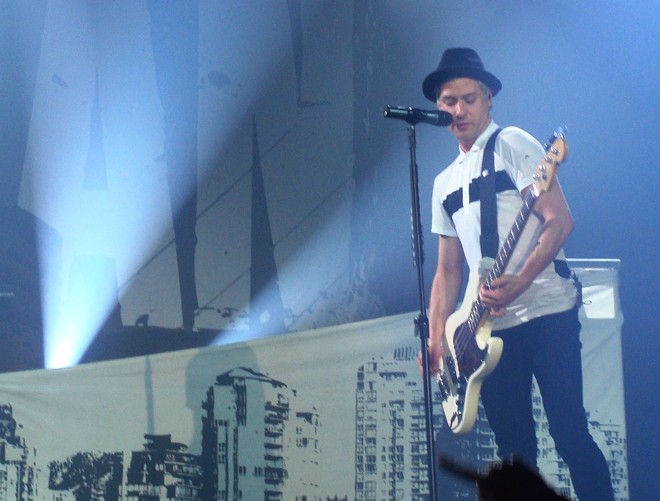 O cenário era simples, mas agradou aos fãs |