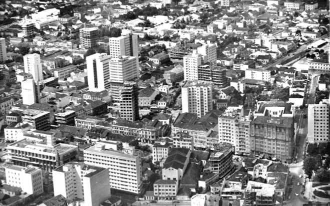 Vista aérea do centro de Curitiba, em 1954 | 