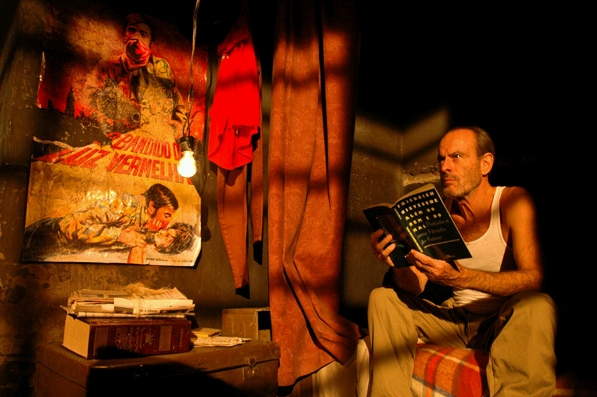 Ney Matogrosso interpreta o protagonista do filme "Luz nas Trevas, a Volta do Bandido da Luz Vermelha" | Gabriel Chiarastelli / Divulgação