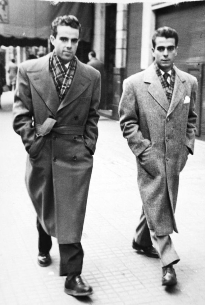 Circulando com o irmão João Cândido num dia de frio. À direita | 