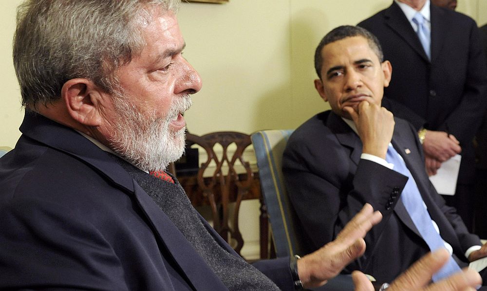 Após a primeira reunião entre os presidentes Luiz Inácio Lula da Silva e Barack Obama, na Casa Branca, em Washington, os dois chefes de Estado deram entrevista coletiva, num clima descontraído, apesar da preocupação de ambos com a crise econômica mundial | Reuters/Jonathan Ernst