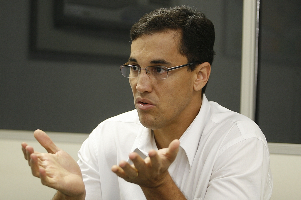 Eu quero atravessar a Praça dos Três Poderes e estar constantemente na Câmara, participando de solenidades, de audiências públicas, de debates. Eu não vou precisar nem ser convocado, eu quero debater os assuntos de interesse da Câmara. Barbosa Neto, candidato do PDT | Gilberto Abelha/Jornal de Londrina