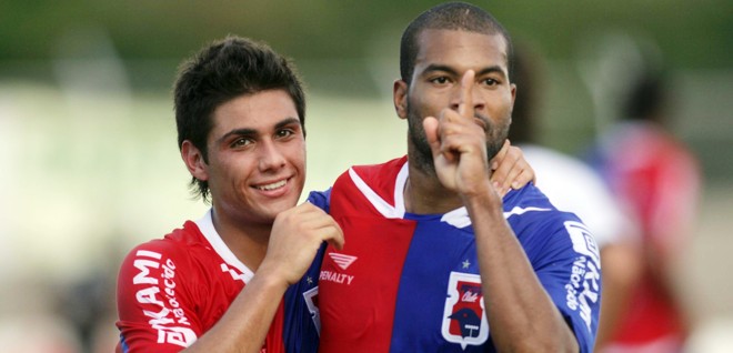 Bruninho e Lenílson (foto) garantiram o triunfo tricolor diante do Foz |
