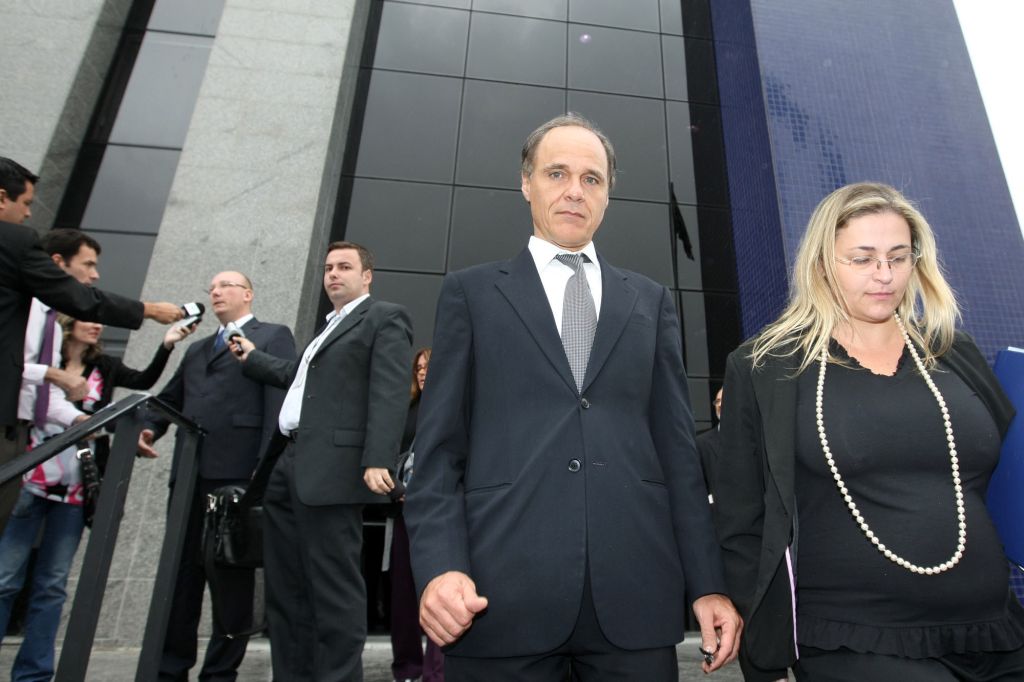 Daniel Dantas deixa a sede da PF em São Paulo: banqueiro é acusado de gestão fraudulenta, evasão de divisas, lavagem de dinheiro, empréstimo vedado e formação de quadrilha | Hélvio Romero/AE