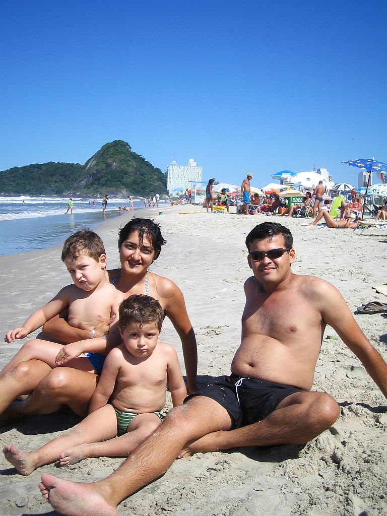 Cíntia e a família: feriado na praia, depois de 13 horas de viagem desde o Paraguai | Felipe Lessa/Gazeta do Povo