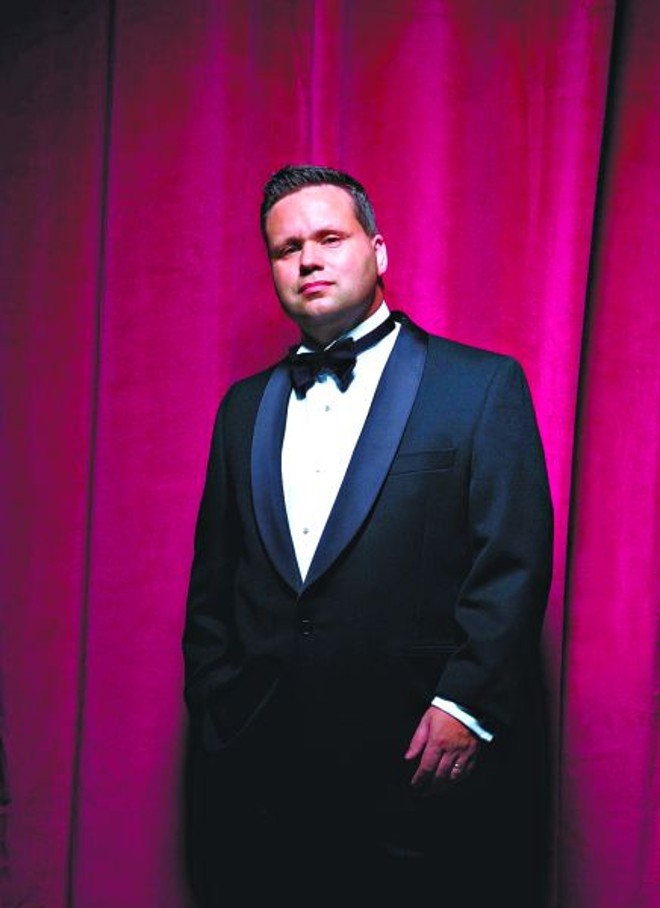 Paul Potts vendeu 4 milhões de cópias apesar de obeso, estrábico e de ter dentes tortos |