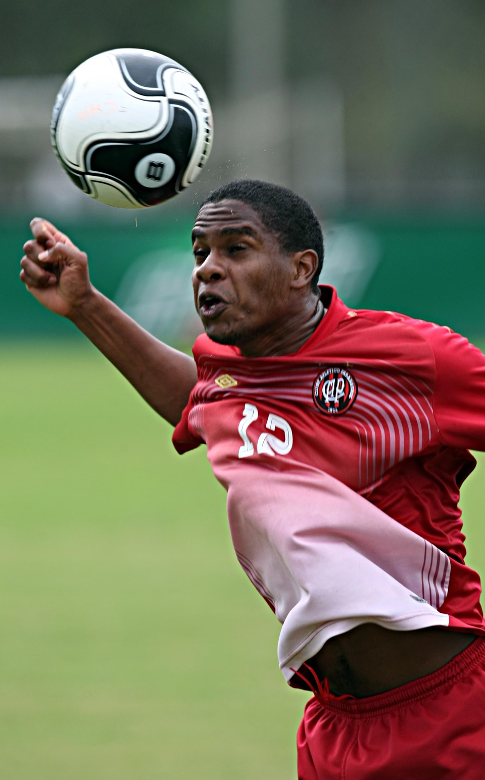 Valencia foi operado e só volta em cerca de três meses ao Atlético | Albari Rosa / Gazeta do Povo