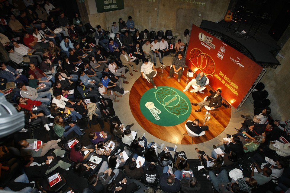 Papo Universitário 2009 e discussão sobre Copa de 2014 em Curitiba dominaram o Teatro Paiol | Pedro Serápio / Gazeta do Povo