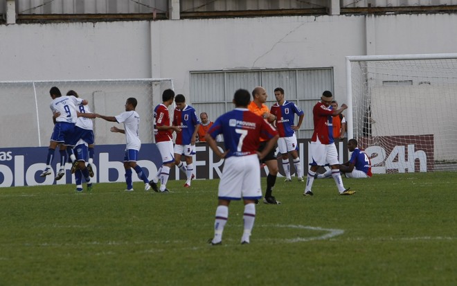 Paraná saiu perdendo de 3 a 0, buscou empate, mas o que ficou foi uma apresentação melancólica na Vila Capanema | Antônio Costa / Gazeta do Povo