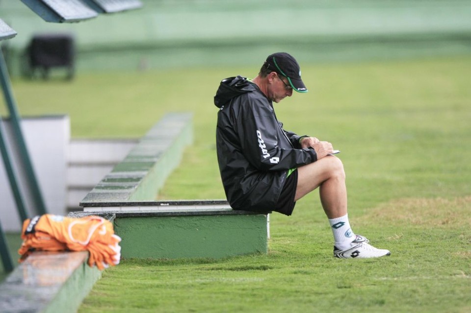 Segundo Ivo, a pressão por um título no centenário reduziu a intolerância da torcida com erros: treinador vai embora com 12 vitórias, 6 empates e 6 derrotas | Giuliano Gomes/Gazeta do Povo