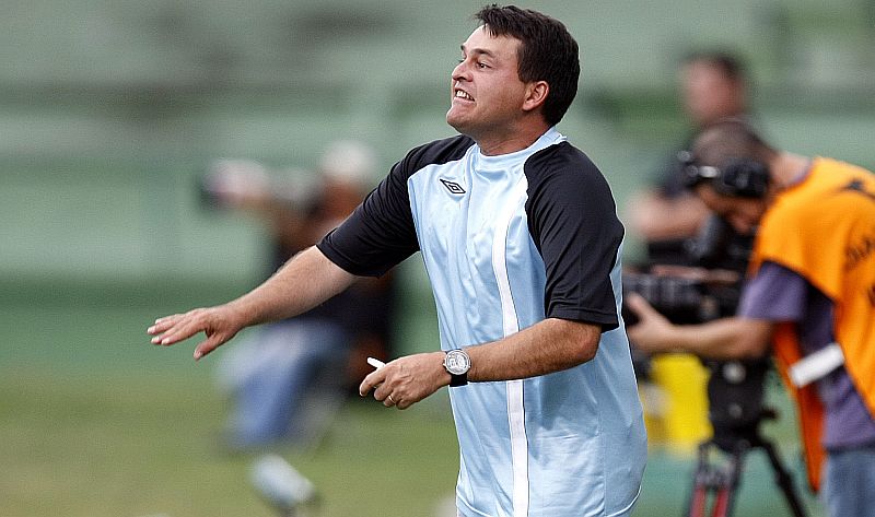 O treinador do J. Malucelli, Leandro Niehues, gostou da postura tática de sua equipe no empate contra o Coritiba | Valterci Santos/Gazeta do Povo