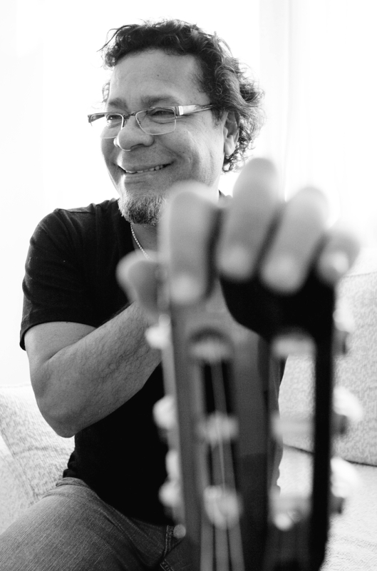 Vicente Barreto e seu violão: inseparáveis há 50 anos | Dani Gurgel