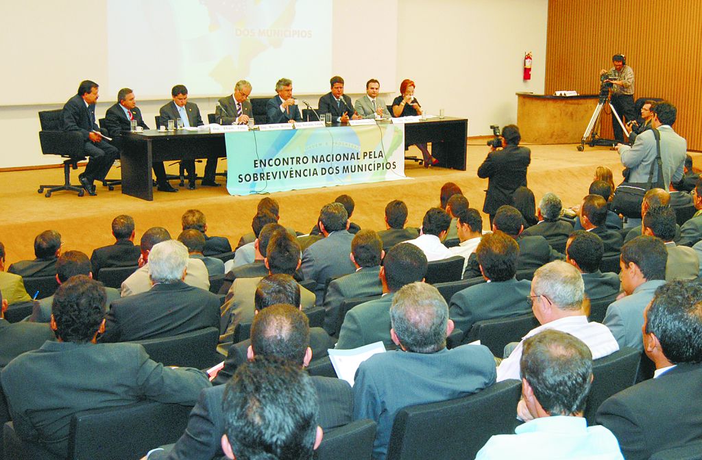 Evento recebeu prefeitos de oposição, mas também contou com integrantes de partidos da base de Lula | Saulo Cruz/Ag. Câmara