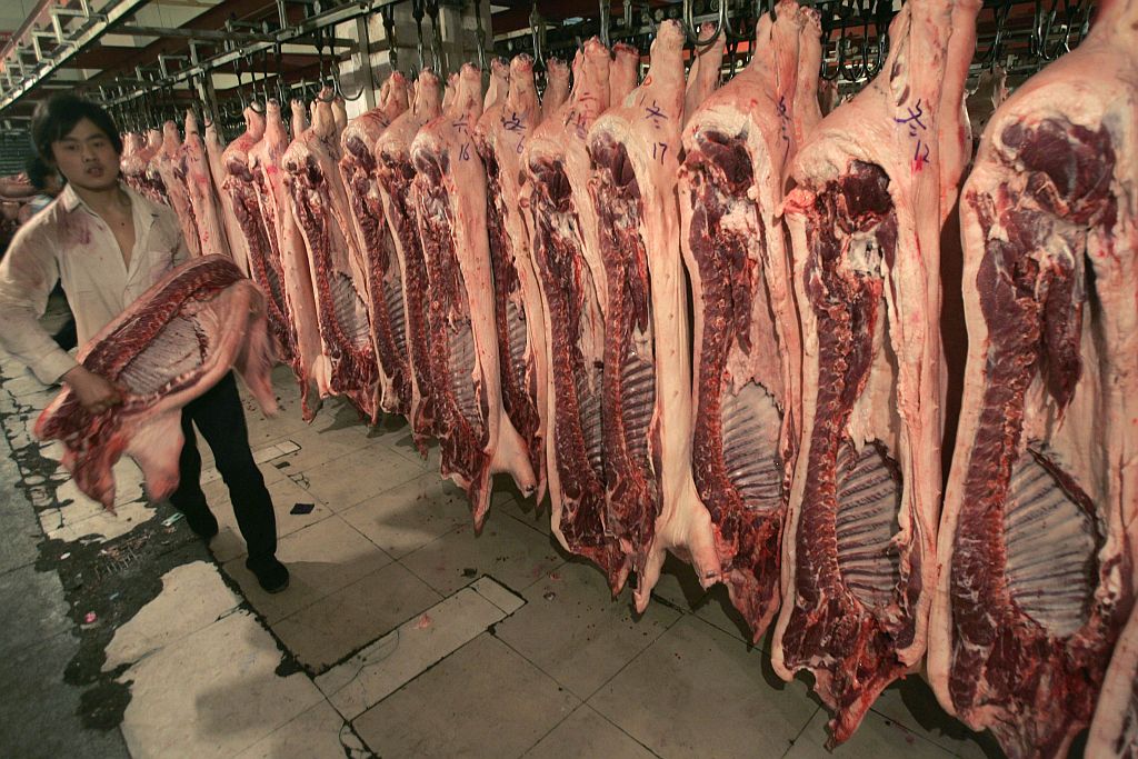 Frigorífico na China: país está entre os que suspenderam a importação de carne da América do Norte | Stringer Shang