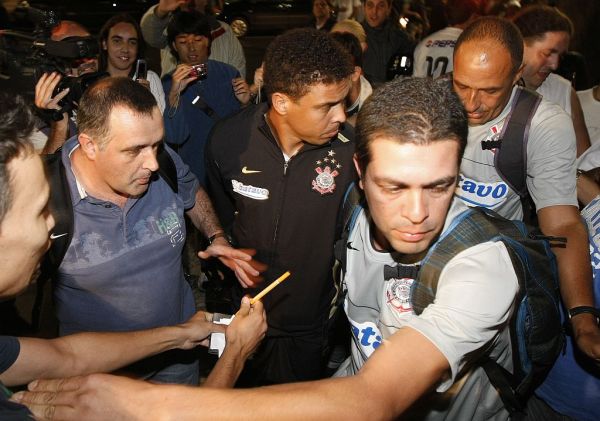 Ronaldo na pouco concorrida chegada ao hotel | Rodolfo Bührer/Gazeta do Povo