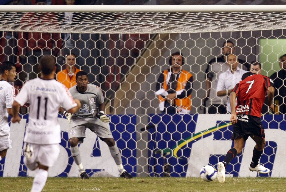 Wallyson abriu o placar, fez grande jogo e fez a diferença do lado atleticano | Rodolfo Bührer / Gazeta do Povo