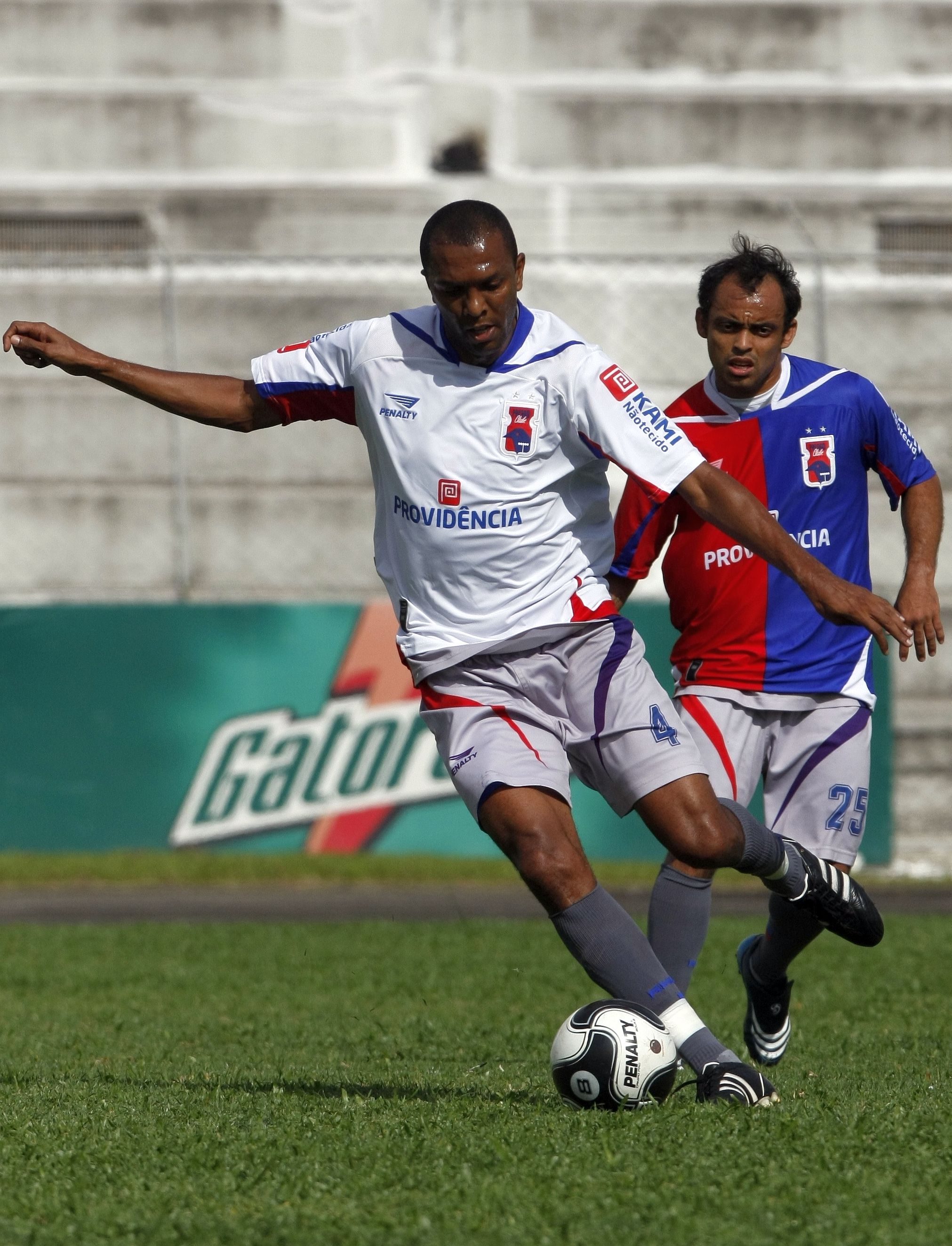 Hernani (à esquerda) e Wando devem ser as novidades do técnico Velloso para jogo contra o Coritiba | Daniel Derevecki / Gazeta do Povo