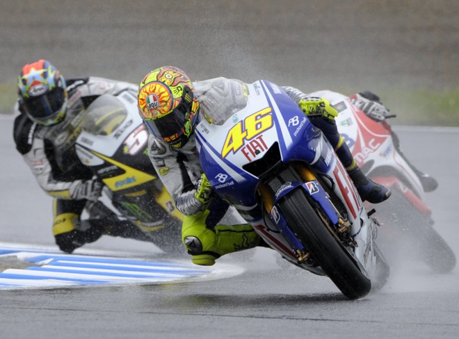 Italiano Valentino Rossi foi o melhor debaixo de chuva e vai largar na frente em Motegi | Toshifumi Kitamura / AFP