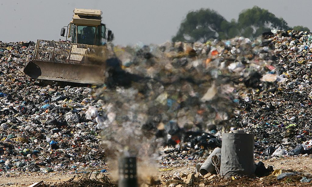 Com a vida útil no fim, Caximba deixará de receber lixo dos grandes geradores no próximo dia 15. Eles terão de buscar soluções para a destinação de seus resíduos | Jonathan Campos/Gazeta do Povo