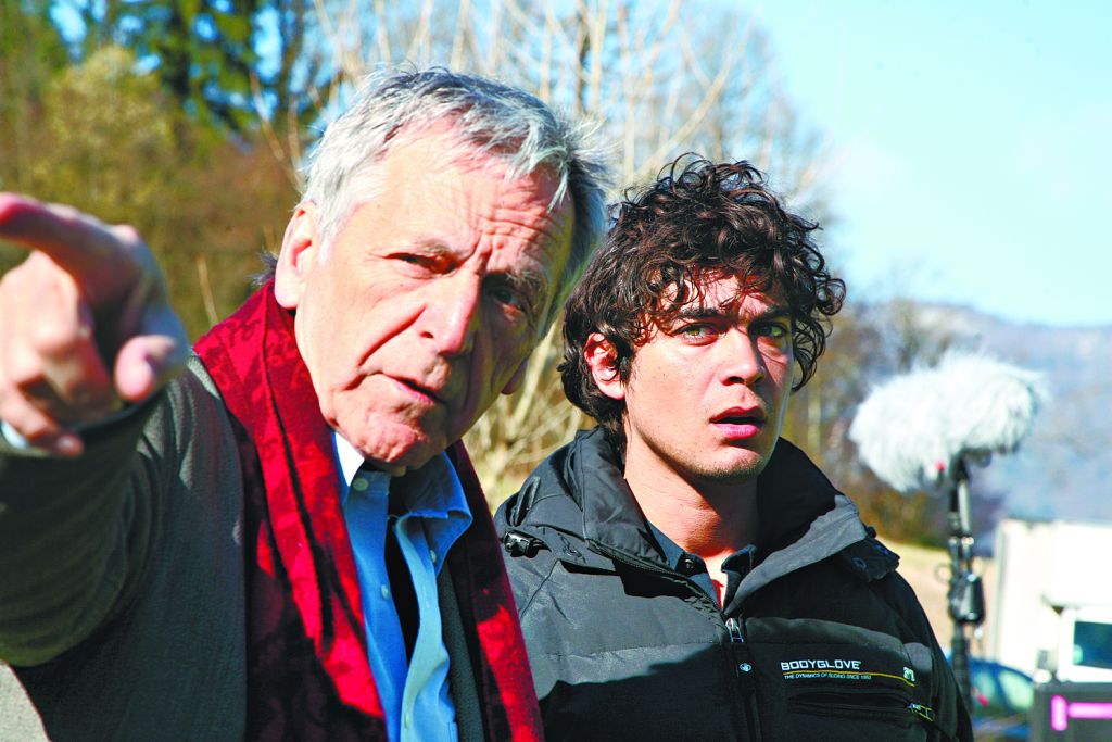 O diretor Costa-Gavras e o ator Riccardo Camurcio, astro de Éden a l´Ouest: discussão sobre a Europa tomada por imigrantes | Divulgação