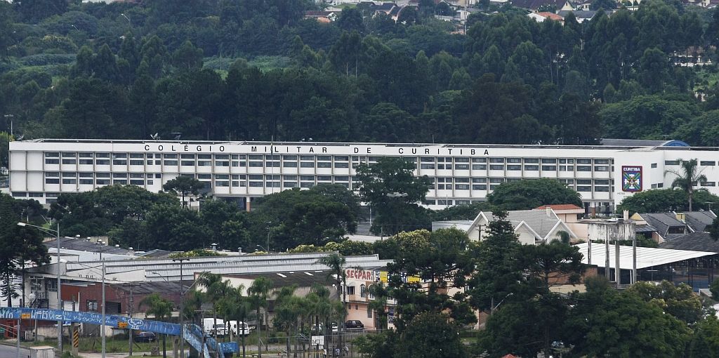 Entre as escolas da capital, o Colégio Militar desbancou as particulares e ficou em primeiro lugar no ranking do Enem | Daniel Derevecki/Gazeta do Povo