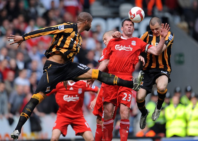 Liverpool conseguiu bater Hull City por 3 a 1 e assumiu a ponta do Campeonato Inglês | Paul Ellis / AFP