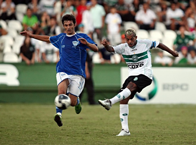 Marcelinho Paraíba teve atuação apagada durante o primeiro tempo, mas melhorou no segundo. Não o suficiente para ajudar o time a buscar o empate |