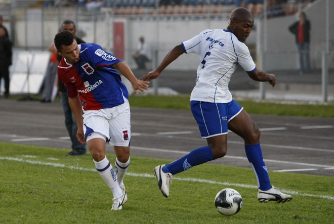 O jovem Maicon entrou como titular, procurou dar o máximo, mas pouco produziu | 