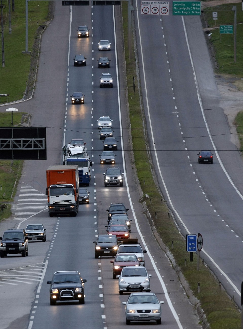 PRF registrou picos de até 2 mil veículos por hora na BR-376 no sentido Curitiba | Rodolfo Buhrer - Gazeta do Povo