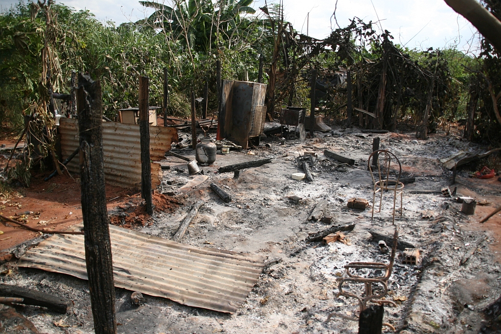 Cinco barracos foram completamente destruídos pelo fogo na Fazenda Videira, em Guairaçá: ninguém ficou ferido | Ediglei Feitosa