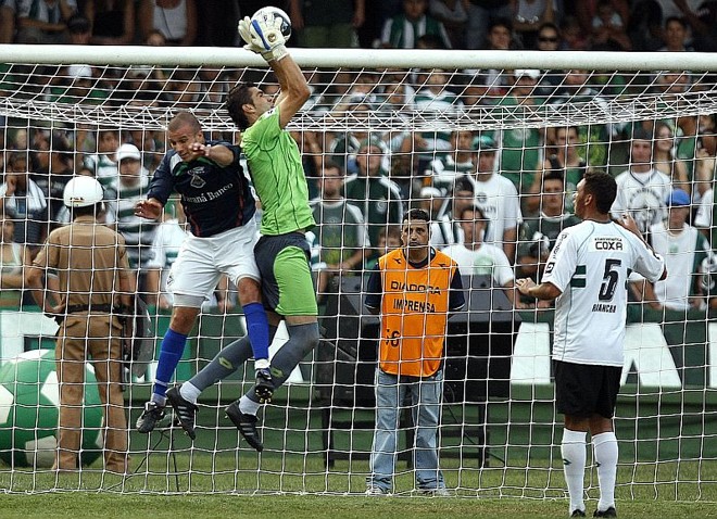 Vanderlei sobe com Bruno Batata e ajuda a garantir o empate em 0 a 0 |